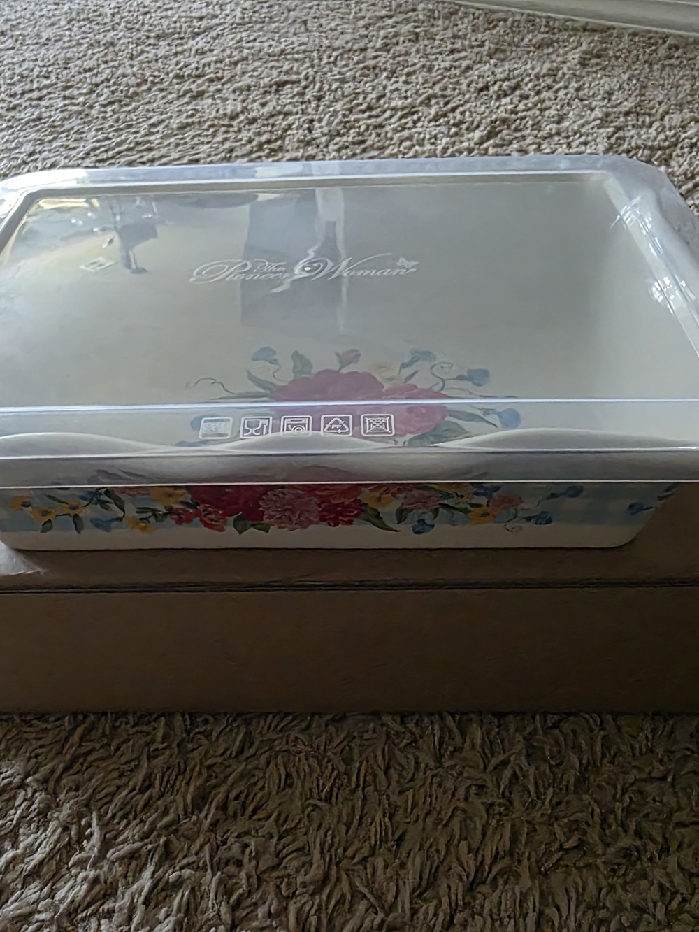 The Pioneer  Floral Ceramic Bakeware Dish with Clear Lid - Multicolor - Picture 3 of 8